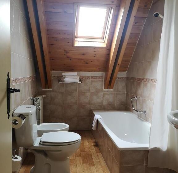 غرفة قياسية ثلاثية, Romànic