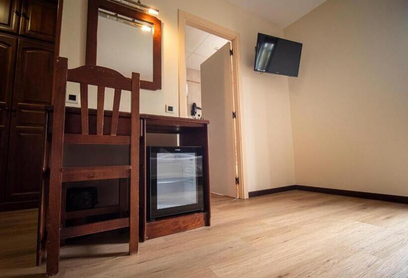 غرفة قياسية ثلاثية, Romànic