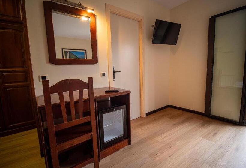 غرفة قياسية رباعية, Romànic