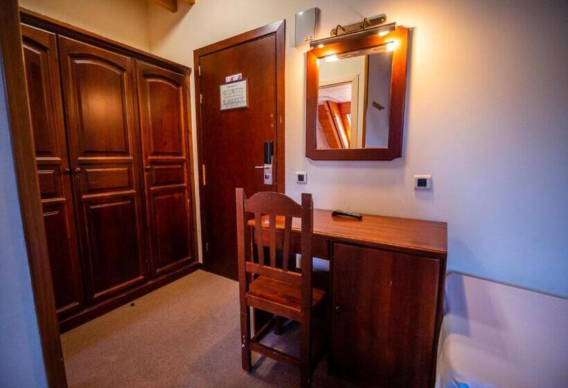 غرفة قياسية رباعية, Romànic