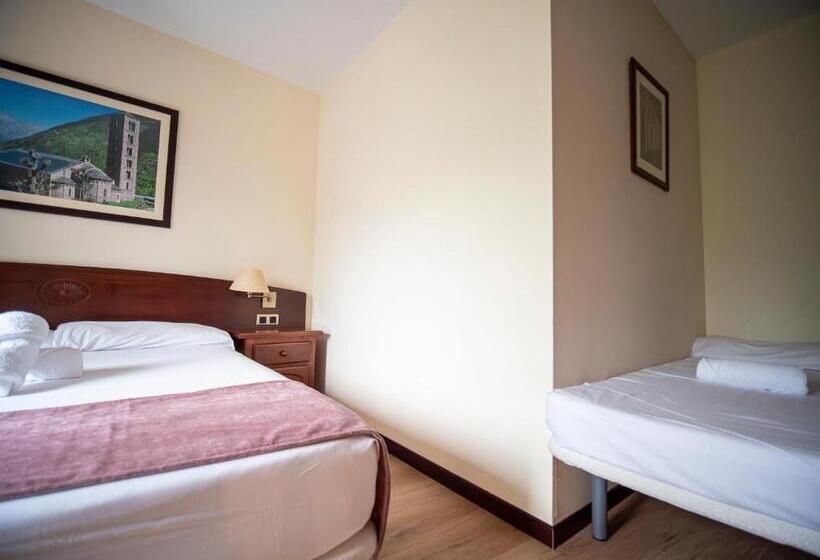 غرفة قياسية ثلاثية, Romànic