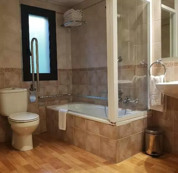 اتاق استاندارد سه نفره, Romànic