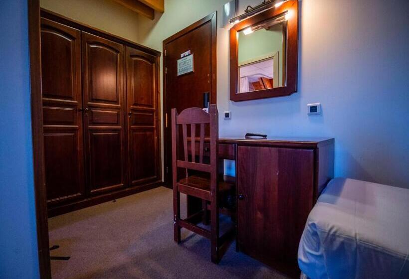 غرفة قياسية رباعية, Romànic