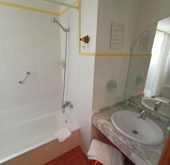 غرفة عائلية, Rural Cuartamenteru