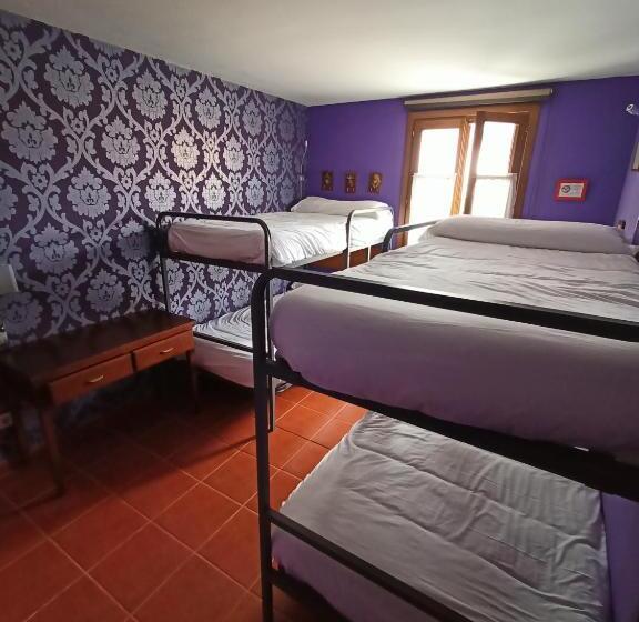 غرفة عائلية, Rural Cuartamenteru