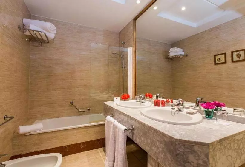 Chambre Triple Supérieure, Sercotel HMO Martina