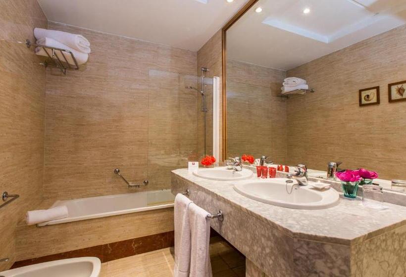 اتاق راحتی سه تخته, Leonardo Hotel Granada