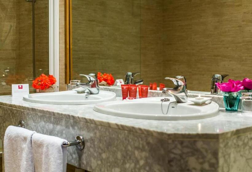 コンフォートトリプルルーム, Leonardo Hotel Granada