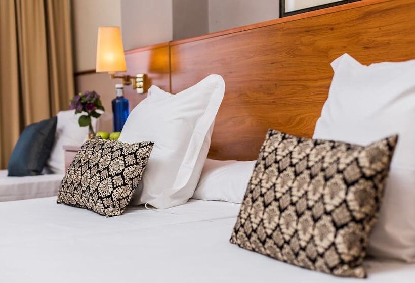 コンフォートトリプルルーム, Leonardo Hotel Granada