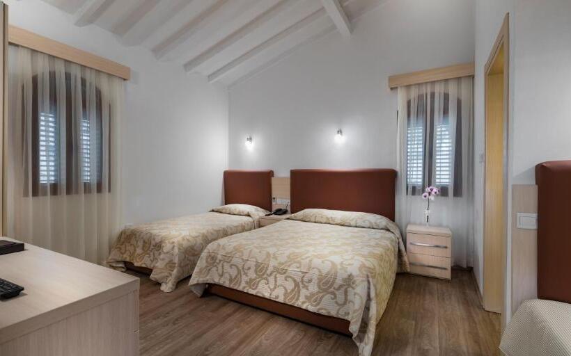 בקתה סטנדרטית, Acapulco Resort