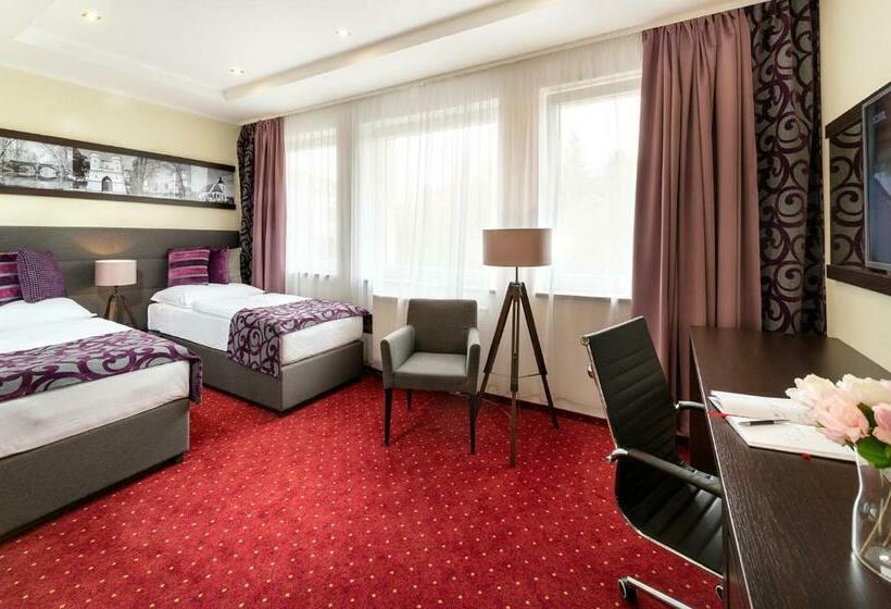 スタンダードルーム, Na Vývoji