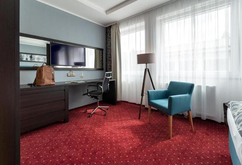 スタンダードルーム, Na Vývoji