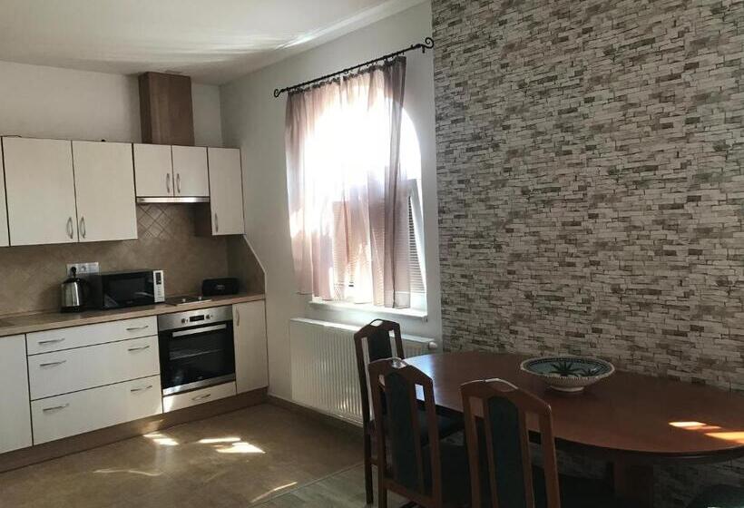 סוויטה משפחתית, Rybářská Restaurace A Penzion U Horáků