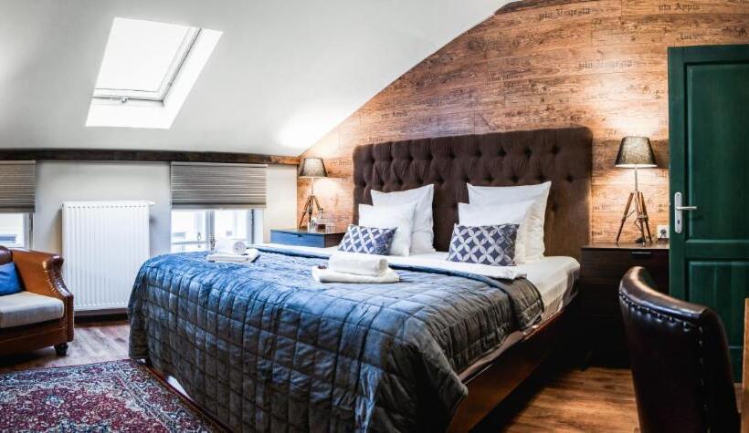 デラックスルーム, Telč