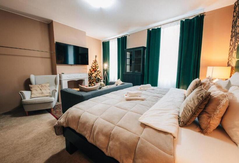 デラックスジュニアスイート, Telč