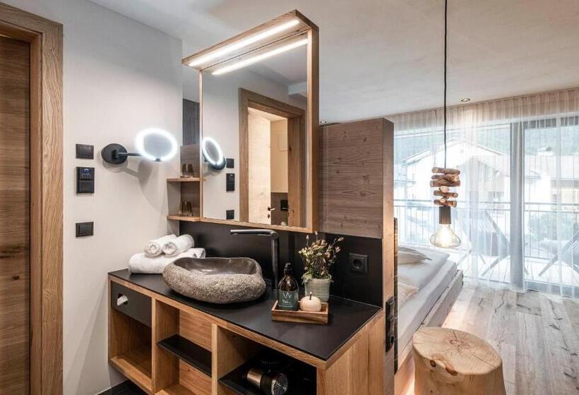 جناح, Viel Nois Guest House