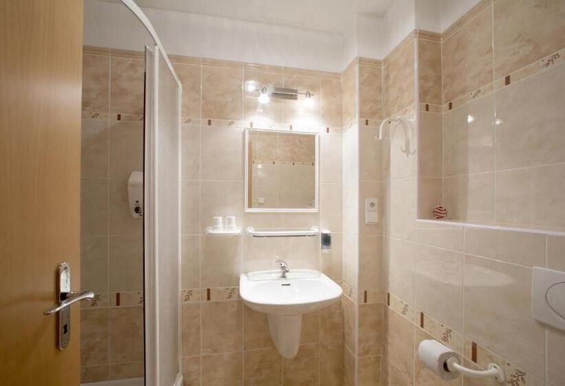 استودیوی استاندارد, Penzion Markéta Chrudim