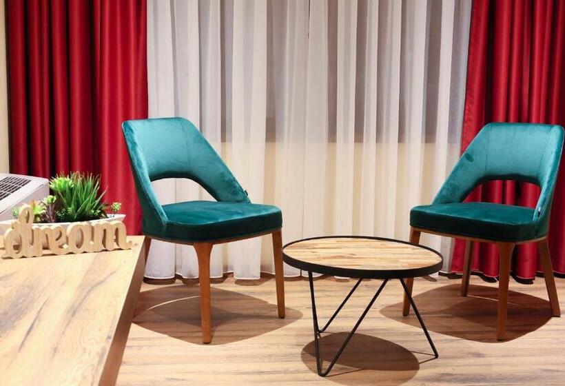 اتاق لوکس با تخت بزرگ, Carpe Diem Boutique