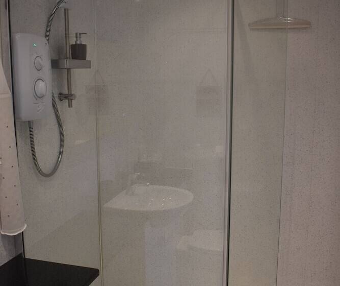 ファミリールーム, Acorn Lodge