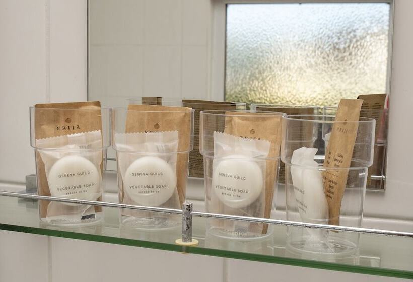 غرفة عائلية, Nomi Rooms & Restaurant