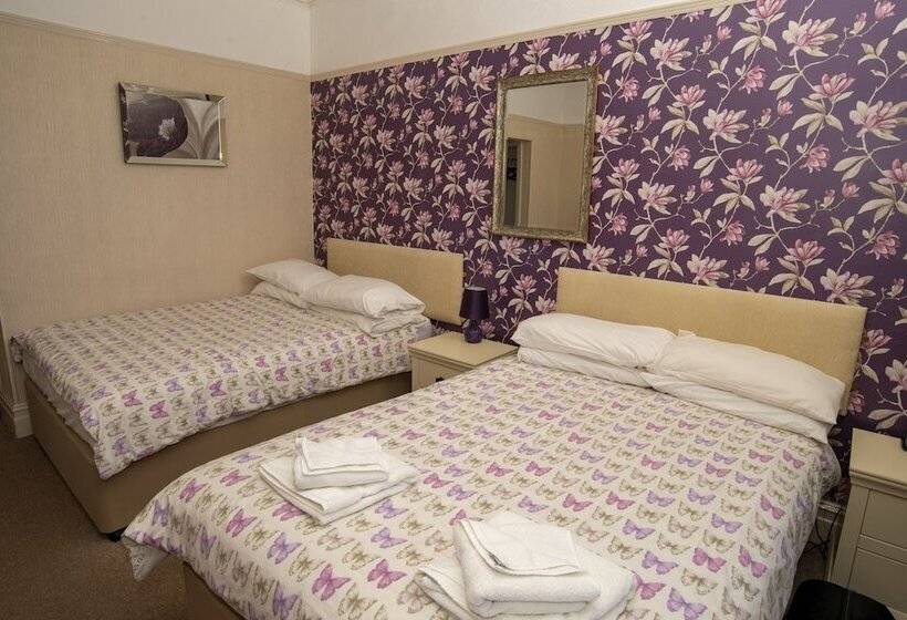 غرفة عائلية, Nomi Rooms & Restaurant