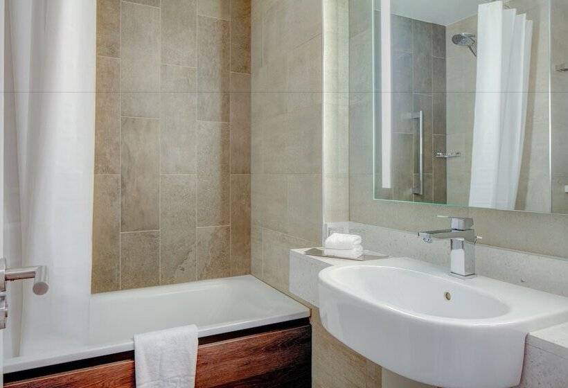 Номер Стандарт 2 Двуспальные Кровати, Hilton Edinburgh Carlton