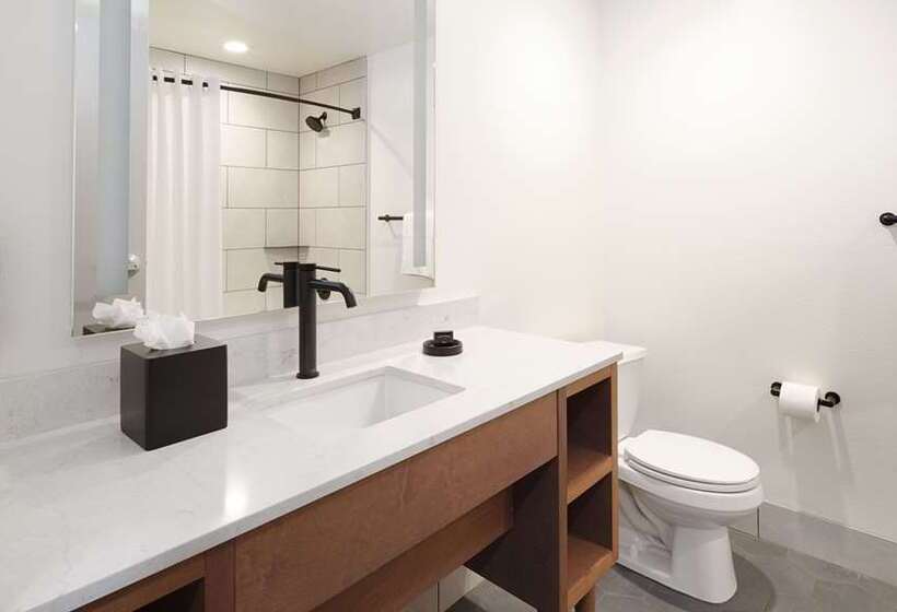 חדר סטנדרט עם מיטת קינג, Hilton Edinburgh Carlton