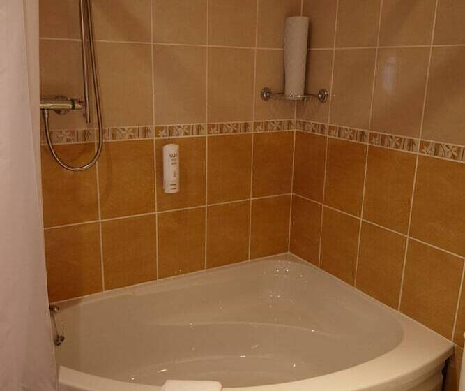 غرفة كلاسيكية, Hundith Hill