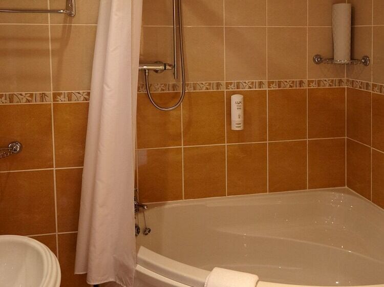 غرفة كلاسيكية, Hundith Hill