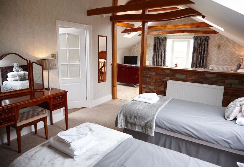 غرفة عائلية, Hundith Hill