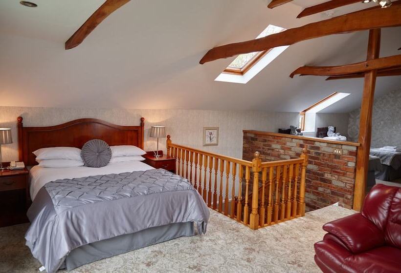 غرفة عائلية, Hundith Hill