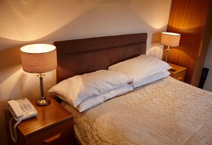 غرفة قياسية, Hundith Hill