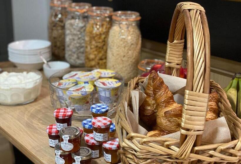 غرفة قياسية ثلاثية, King S Arms