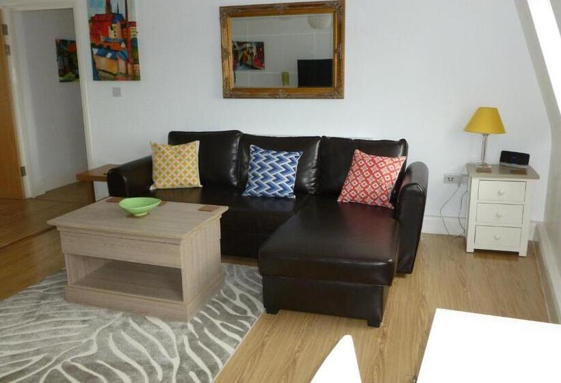 شقة إدارية غرفتين نوم, Old Bull Inn