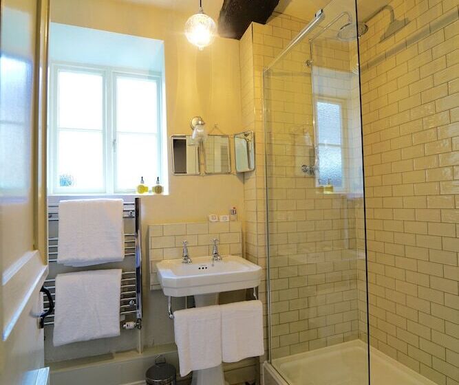 스탠다드 룸, The Bull