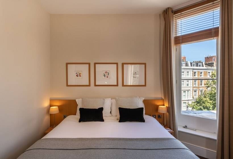 Номер Deluxe, The Resident Kensington