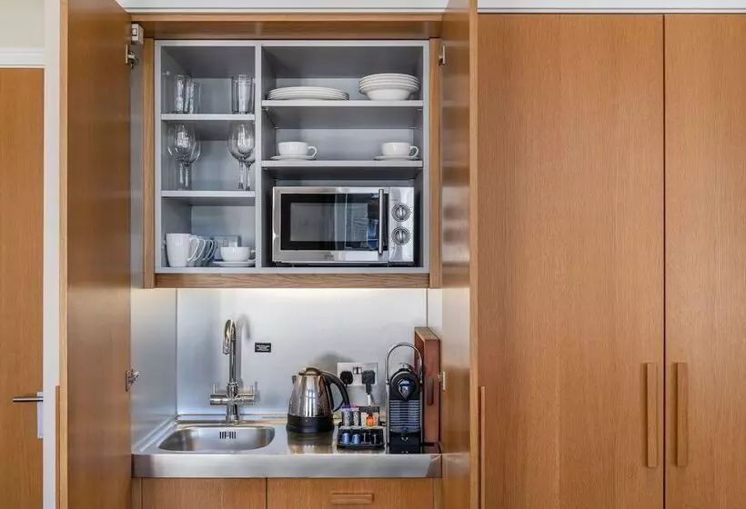 Basic Room, The Resident Kensington