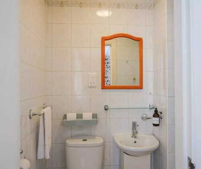 اتاق راحتی یک تخته, The Sheldon B&b   Free Private Parking