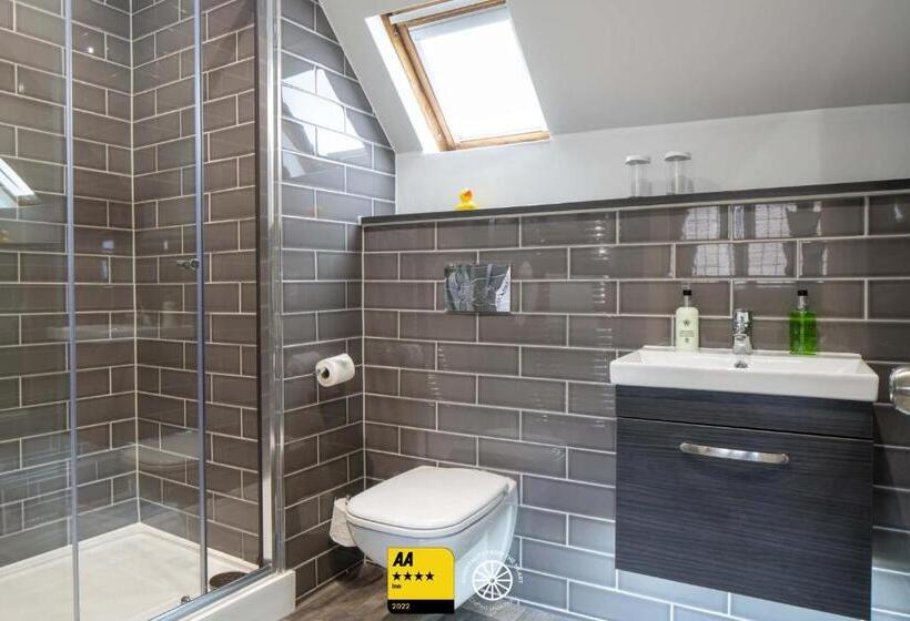 Номер Deluxe, The Tudor House Hotel, Tewkesbury, Gloucestershire