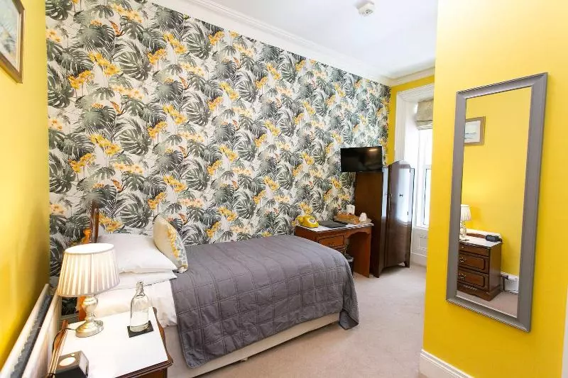 اتاق استاندارد یک نفره, Shelleven Guest House