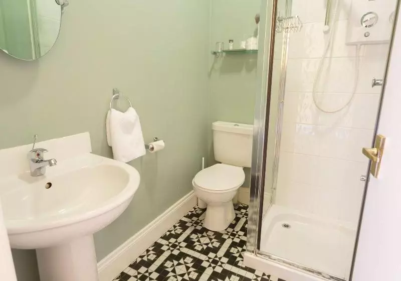 اتاق استاندارد یک نفره, Shelleven Guest House