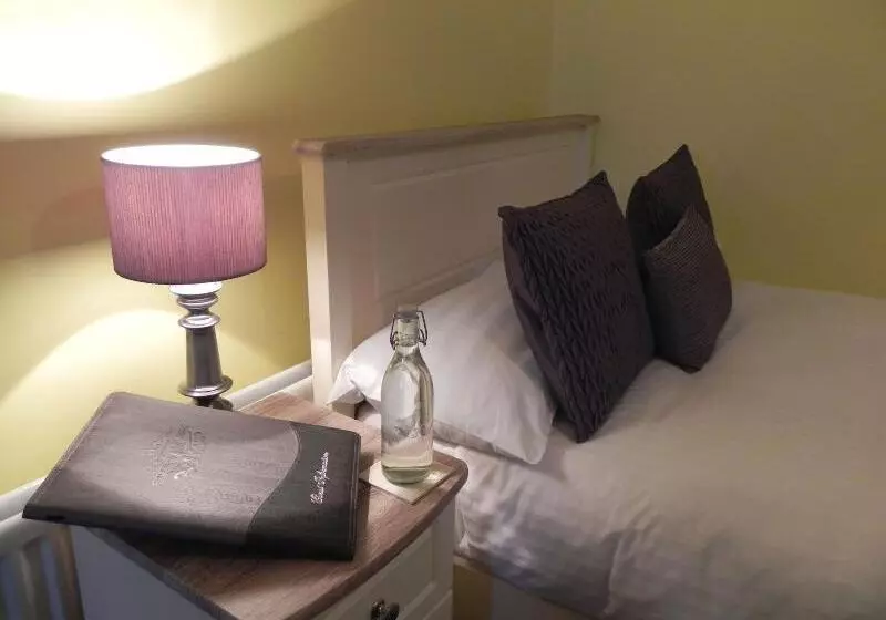 اتاق استاندارد یک نفره, Shelleven Guest House