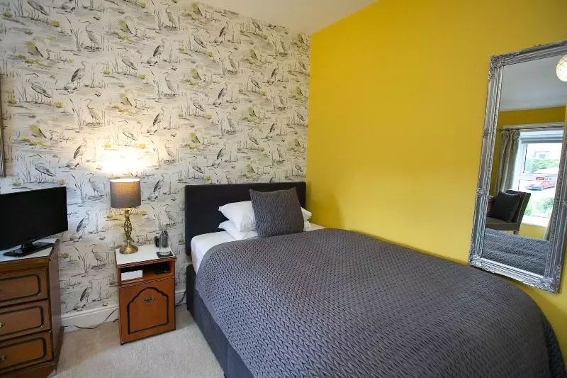 اتاق استاندارد یک نفره, Shelleven Guest House