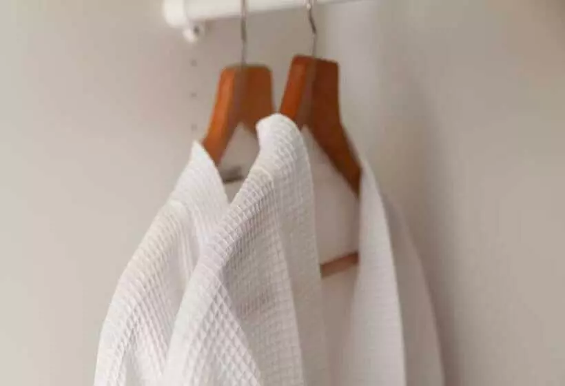 اتاق لوکس با چشم‌انداز دریا, Shelleven Guest House