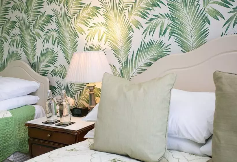 اتاق لوکس با چشم‌انداز دریا, Shelleven Guest House