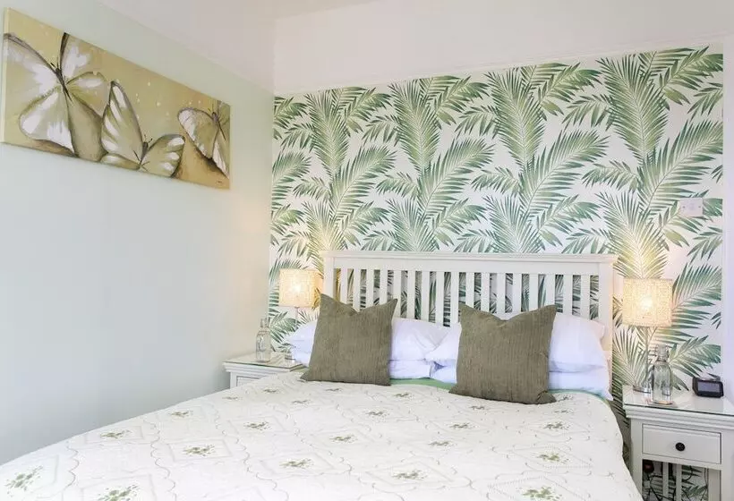 اتاق لوکس با چشم‌انداز دریا, Shelleven Guest House