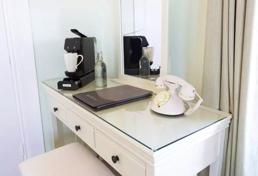 اتاق لوکس با چشم‌انداز دریا, Shelleven Guest House