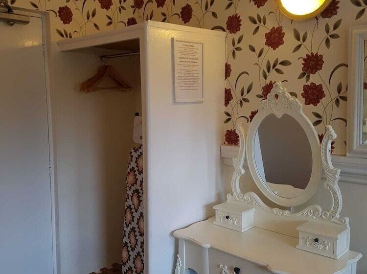 شاليه غرفة نوم واحدة, The Lismore Hotel