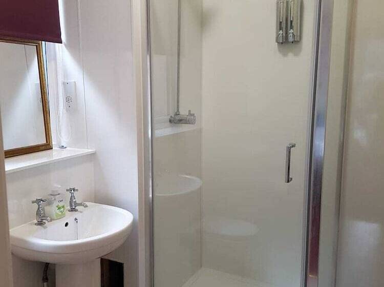 غرفة قياسية ثلاثية, The Lismore Hotel