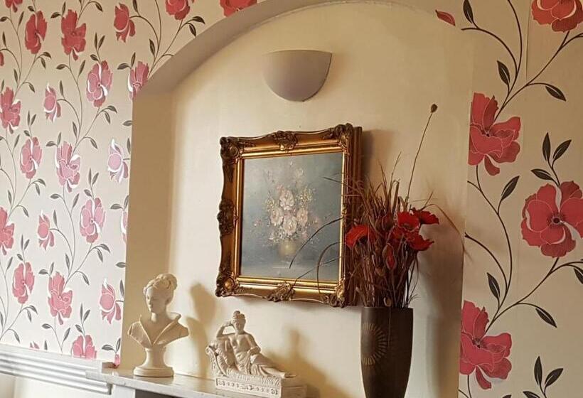 Семейный Номер, The Lismore Hotel